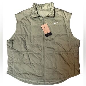 NWT WOMEN’s NIKE THERMA-FIT RUNNING PUFFY VEST. OLIVE GREEN. XL